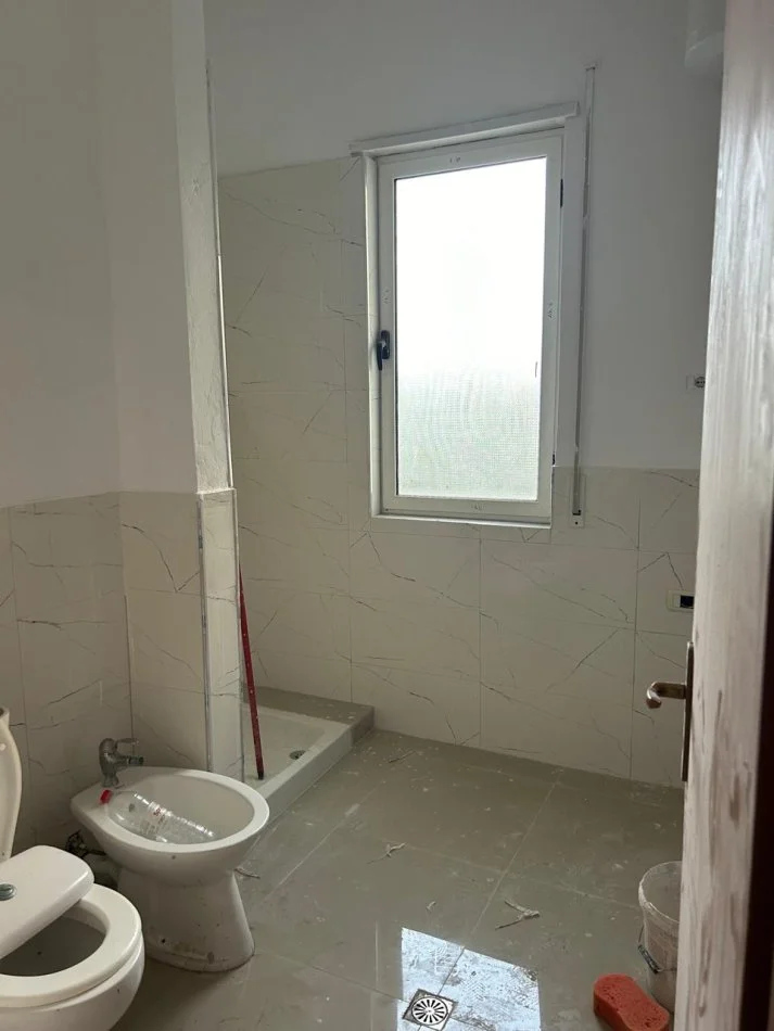 Durres, shitet apartament 2+1+Ballkon Kati 1, 106 m² 106.000 € (Shkembi Kavajes, Durres)