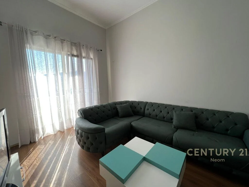 JEPET ME QERA APARTAMENT 2+1 PRANE PALLATIT ME SHIGJETA