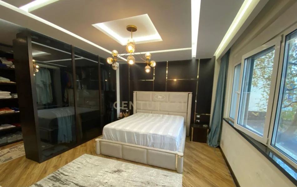 Durres, shitet apartament 4+1+Ballkon Kati 2, 320 m² 500.000 € (Plazhi Iliria)