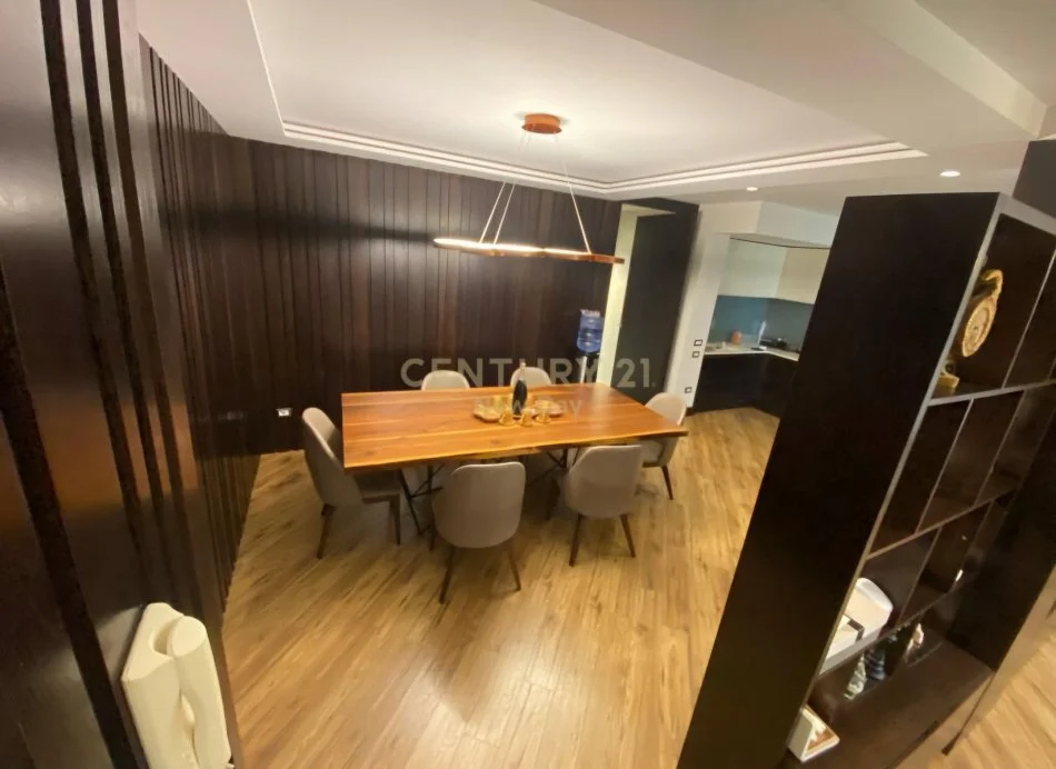 Durres, shitet apartament 4+1+Ballkon Kati 2, 320 m² 500.000 € (Plazhi Iliria)