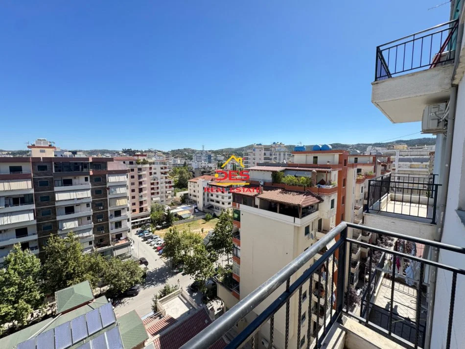 Vlore, jepet me qera apartament 1+1+Ballkon Kati 9, 70 m² 350 € (Rruga Gjergj Arianiti)