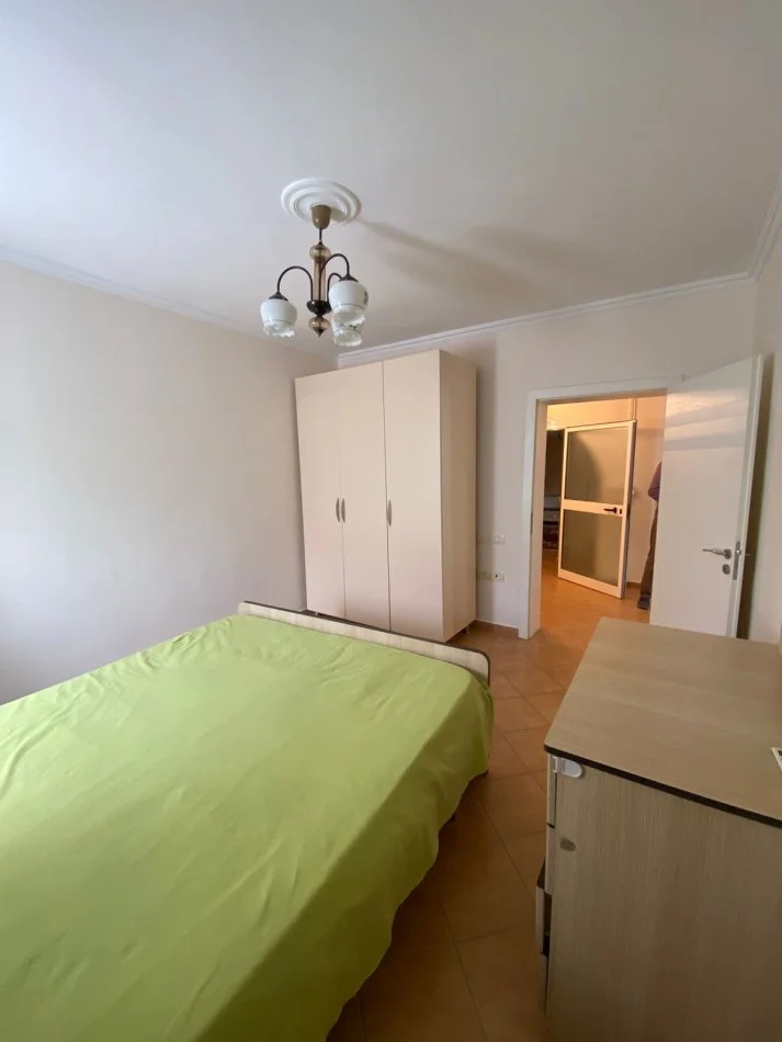 Tirane, jepet me qera apartament 2+1+Ballkon Kati 4, 130 m² 600 € 