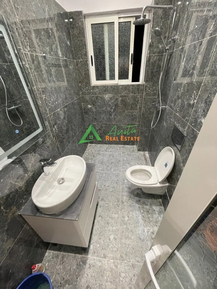 Tirane, shitet apartament 1+1+Ballkon Kati 4, 49 m² 125.000 € (Rruga e Durresit)