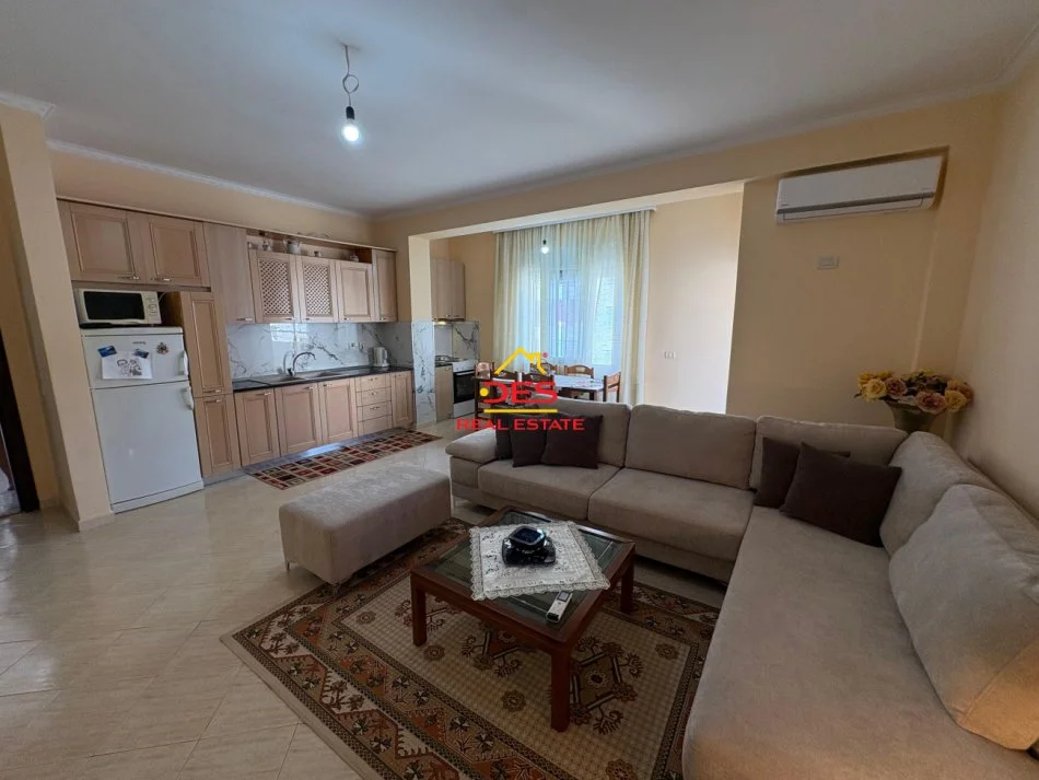 Vlore, jepet me qera apartament 2+1+Ballkon Kati 6, 100 m² 550 € (Rruga Murat Tërbaçi)