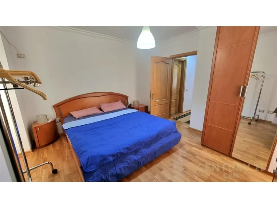 Jepet me qira apartament tek bar Venezia, prane Stadiumit Qemal Stafa.