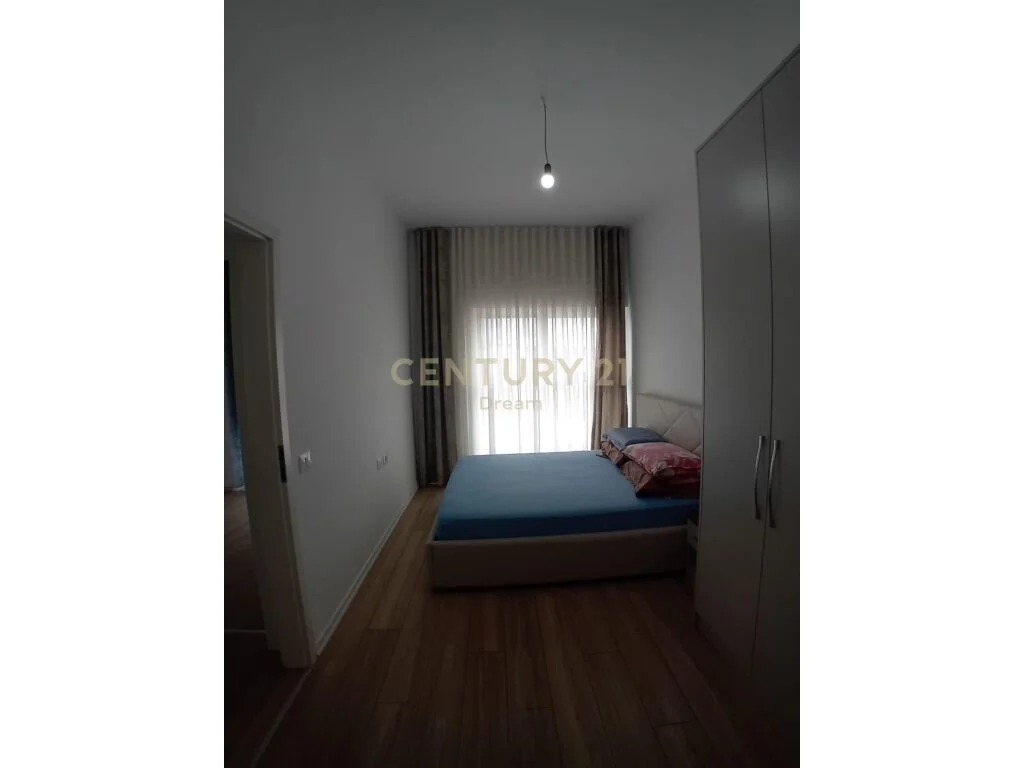 Jepet Me Qira Apartament 2+1+2 tek Kompleksi Mangalem !!