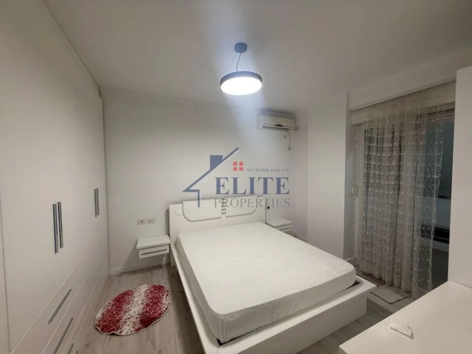 Tirane, jepet me qera apartament 1+1+Ballkon Kati 5, 62 m² 500 € (Ali Demi)
