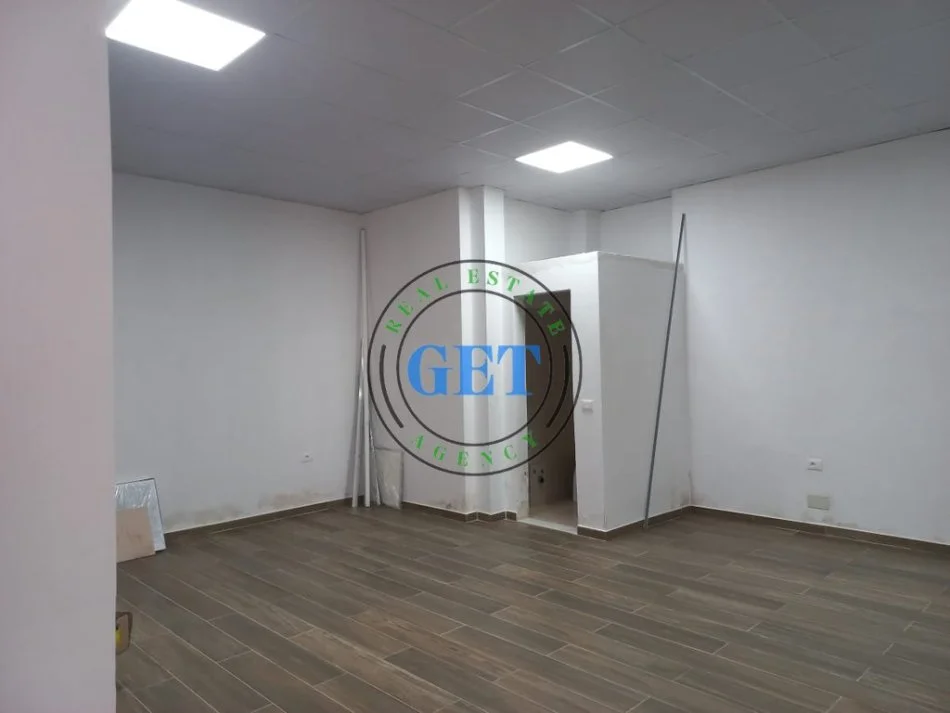 Durres, jepet me qera ambjent biznesi Kati 0, 67 m² 450 € (Ish Rajoni i Policis, Durres)