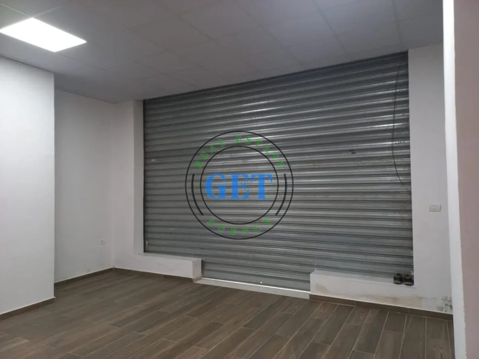 Durres, jepet me qera ambjent biznesi Kati 0, 67 m² 450 € (Ish Rajoni i Policis, Durres)