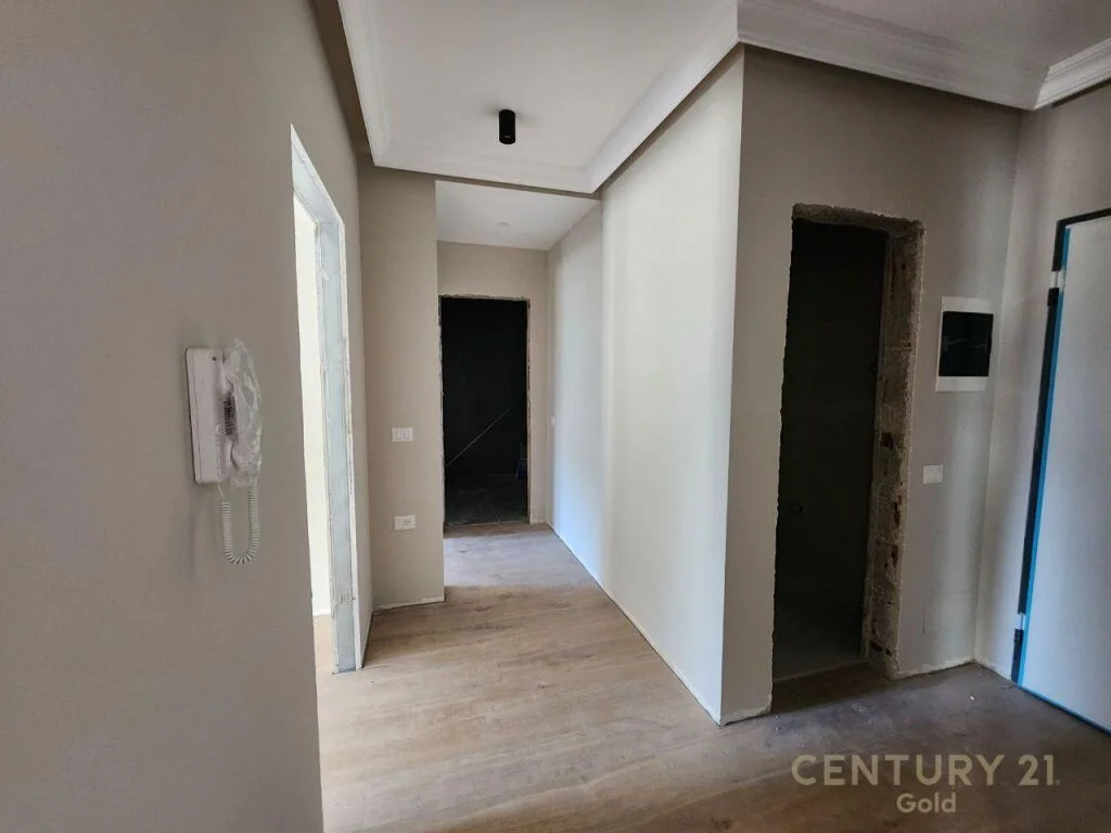 APARTAMENT 2+1+2+Verande TEK PAZARI I RI ,240 000 euro