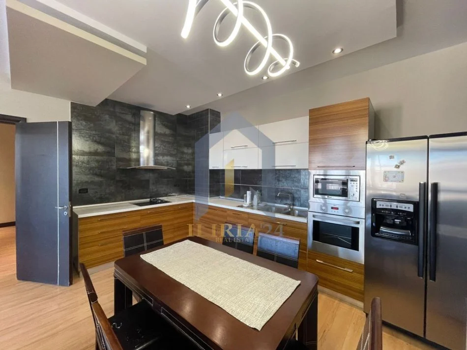 Tirane, shitet apartament 2+1 Kati 5, 105 m² 157.000 € (Astir)