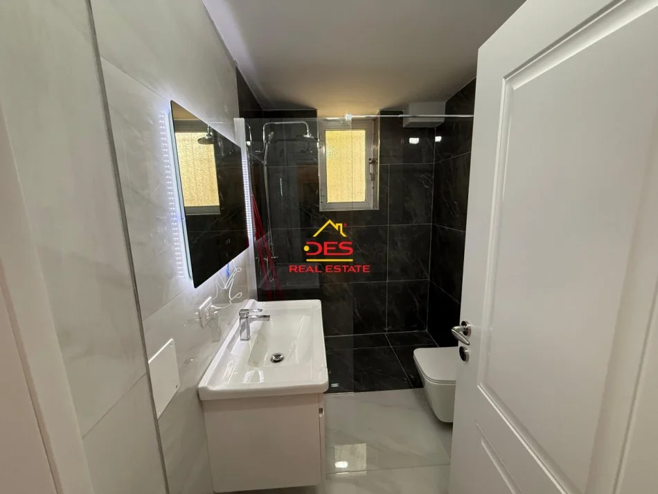 Vlore, jepet me qera apartament 2+1+Ballkon Kati 1, 80 m² 350 € (Rruga Sadik Zotaj)