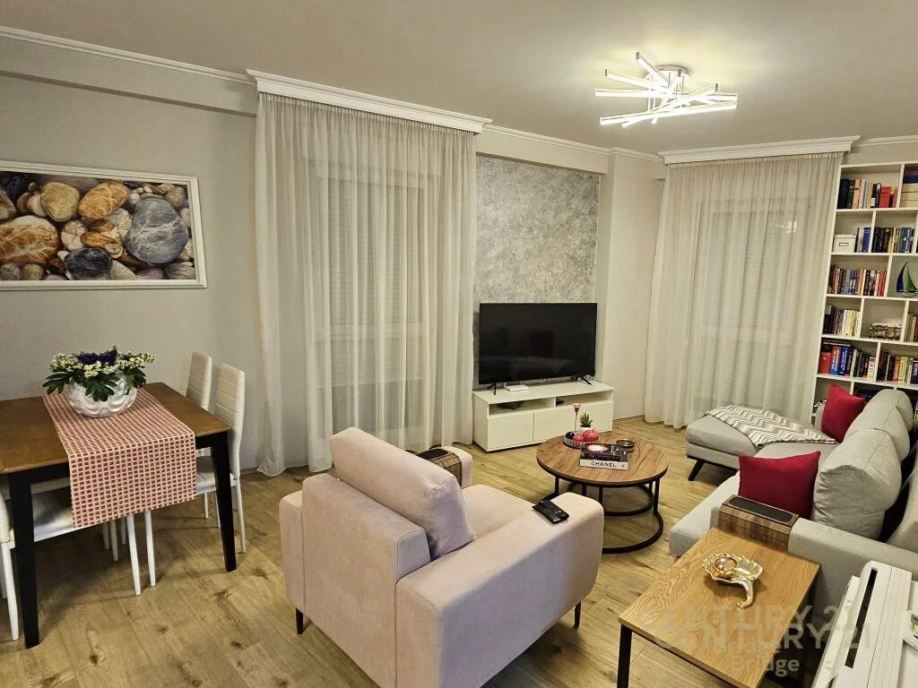 Apartment 2+1 me qira te kompleksi Kontakt 21-Dhjetori 700 €