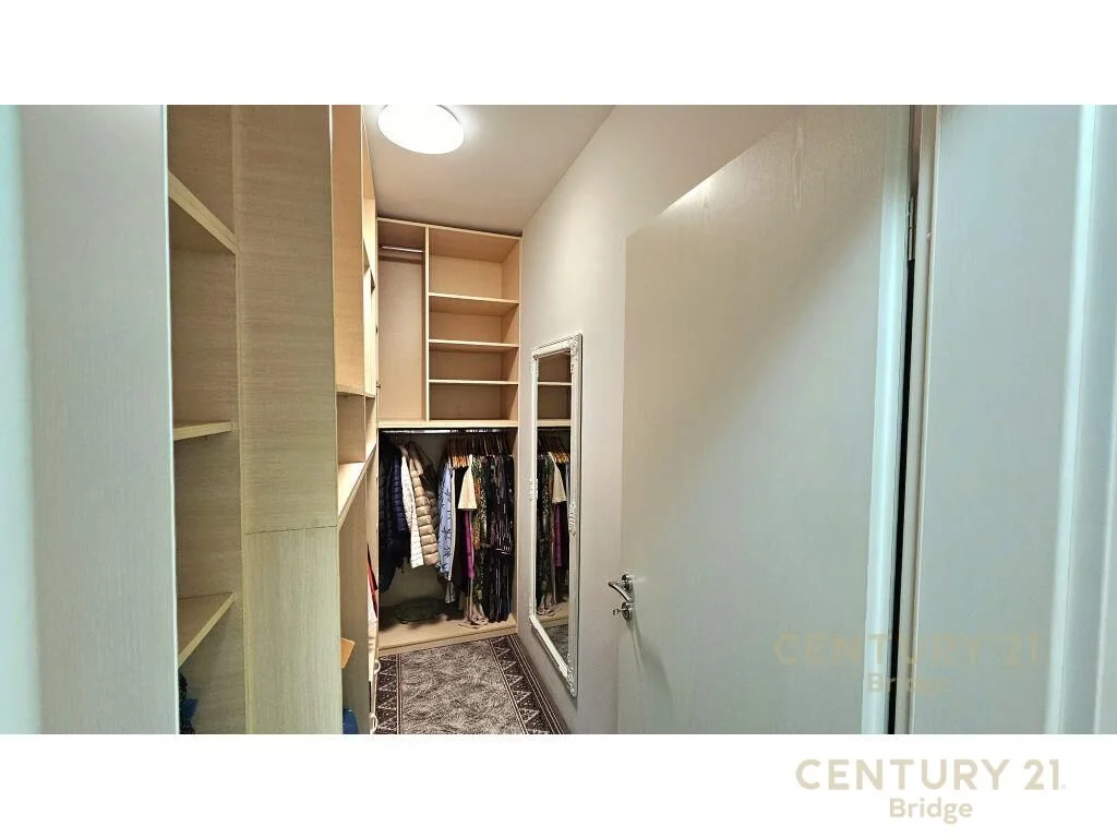 Apartment 2+1 me qira te kompleksi Kontakt 21-Dhjetori 700 €