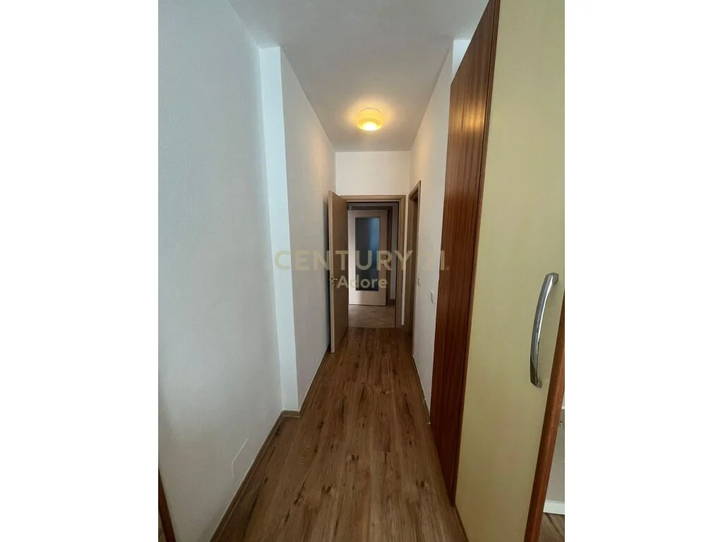 Apartament 2+1+ Post Parkimi per Qira Prane Fushes Ali Demi!  400 € /Muaj