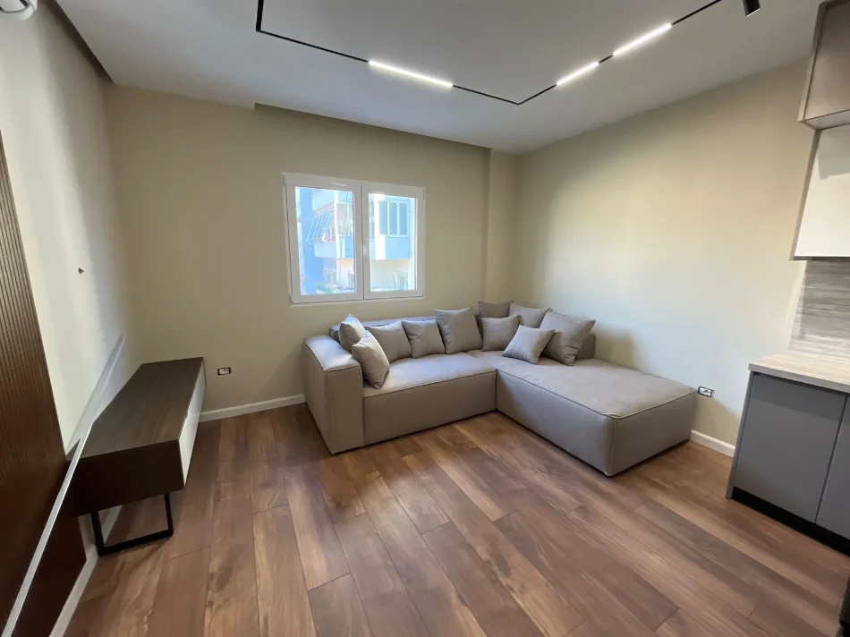 Tirane, shitet apartament 1+1+Ballkon Kati 3, 57 m² 