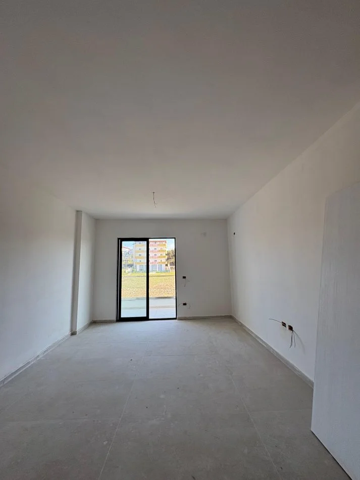 Durres, shitet apartament 1+1+Ballkon Kati 1, 74.530 € (Golem)