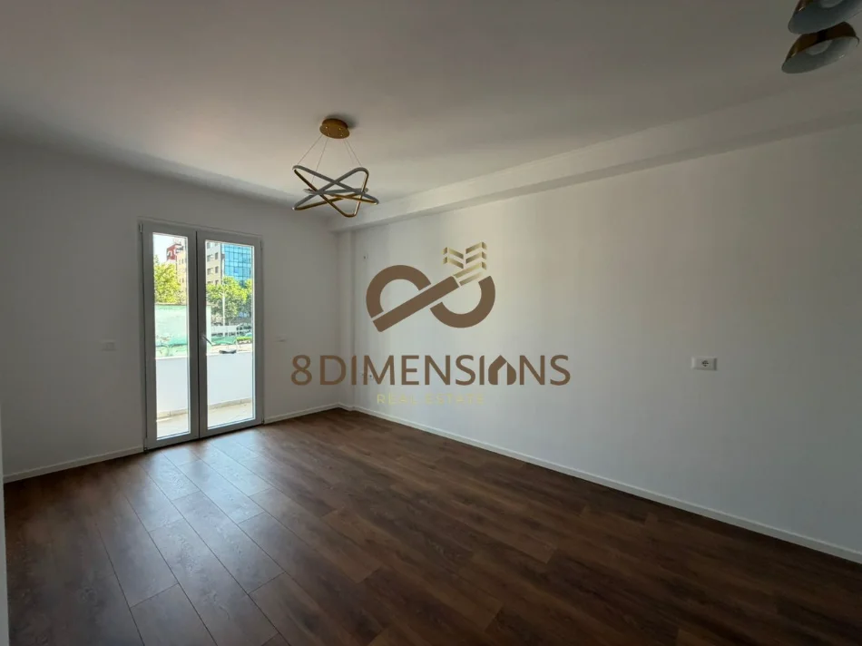 Shitet Apartament 1+1 në Rrugën Dritan Hoxha, pranë Universitetit "Zoja e Këshillit të Mirë" (D8141A-121)