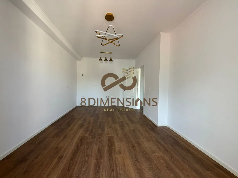 Shitet Apartament 1+1 në Rrugën Dritan Hoxha, pranë Universitetit "Zoja e Këshillit të Mirë" (D8141A-121)