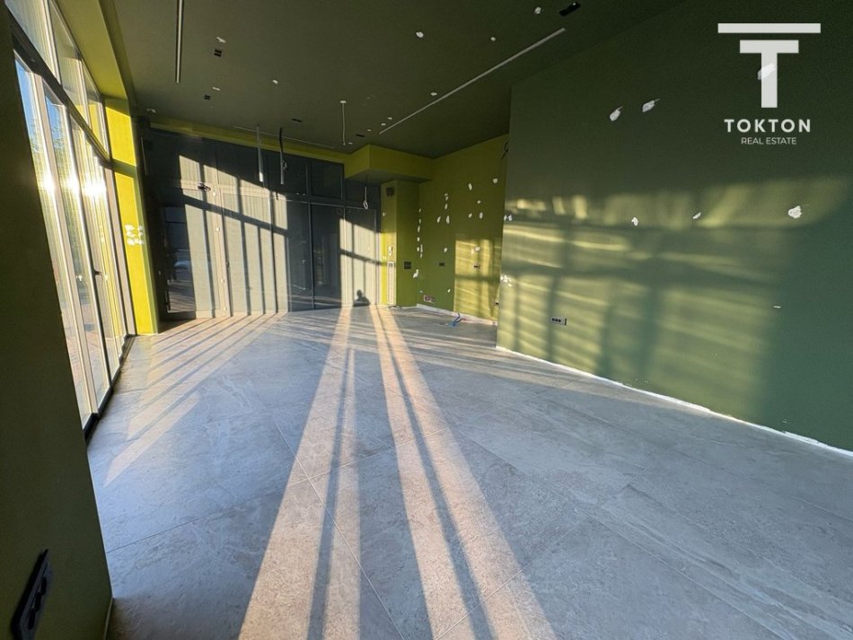 Tirane, qera, ambient biznesi Kati 0, 111 m² (Emerald Center, Rruga 5 Maji, Tiranë, TT 2044)