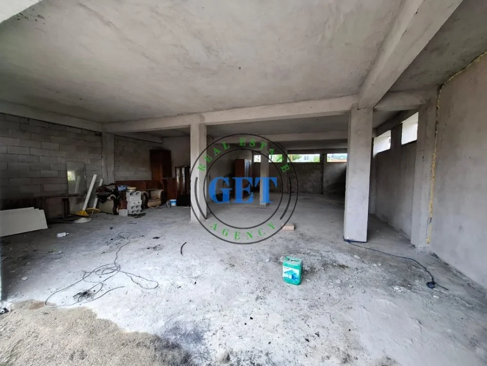 Durres, jepet me qera ambjent biznesi Kati 0, 100 m² 400 €  lagjia nr 18 prane Parku Vala ,Durres