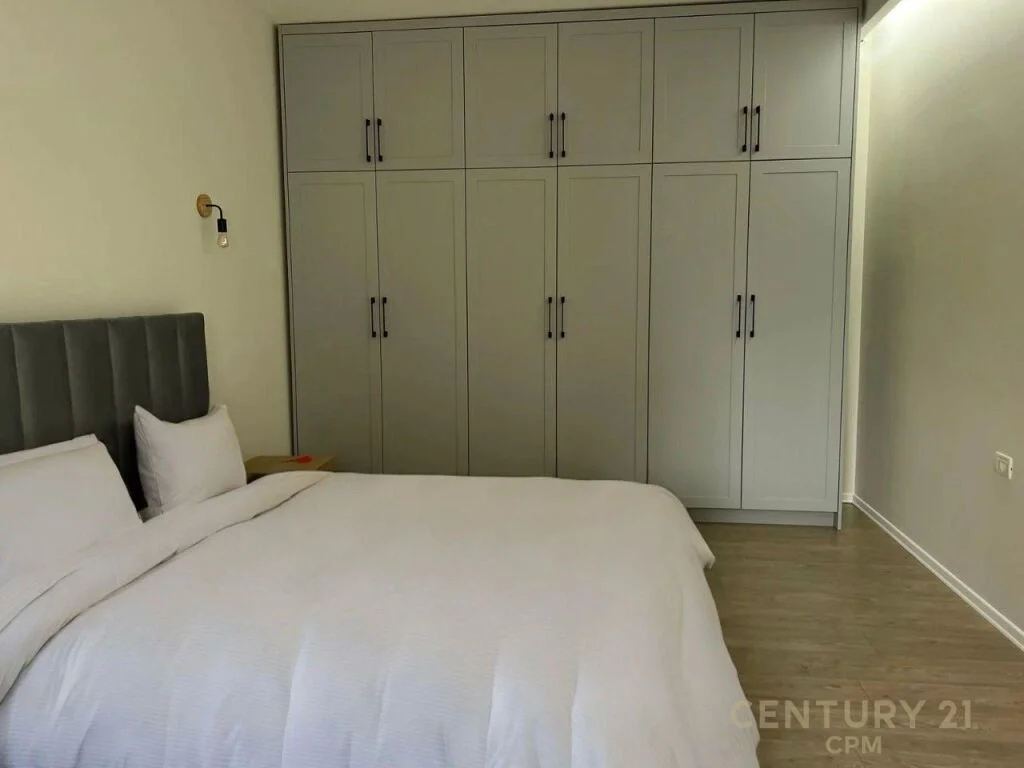 ISH-BLLOKU, JEPET ME QIRA APARTAMENT 2+1!!