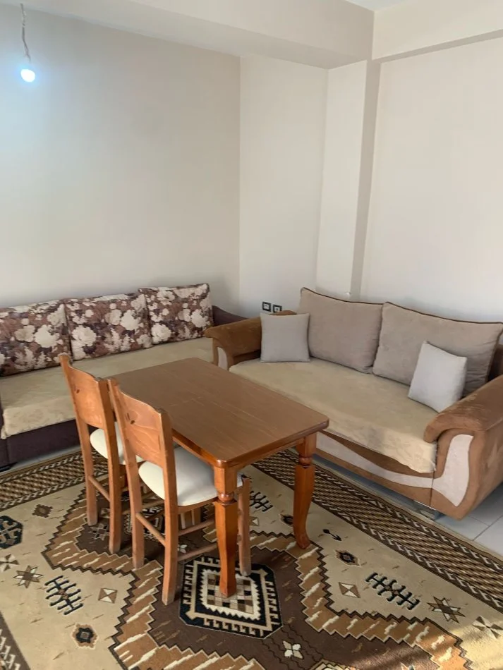 Tirane, jepet me qera shtepi 1+1 Kati 1, 58 m² 300 € (Yzberisht)