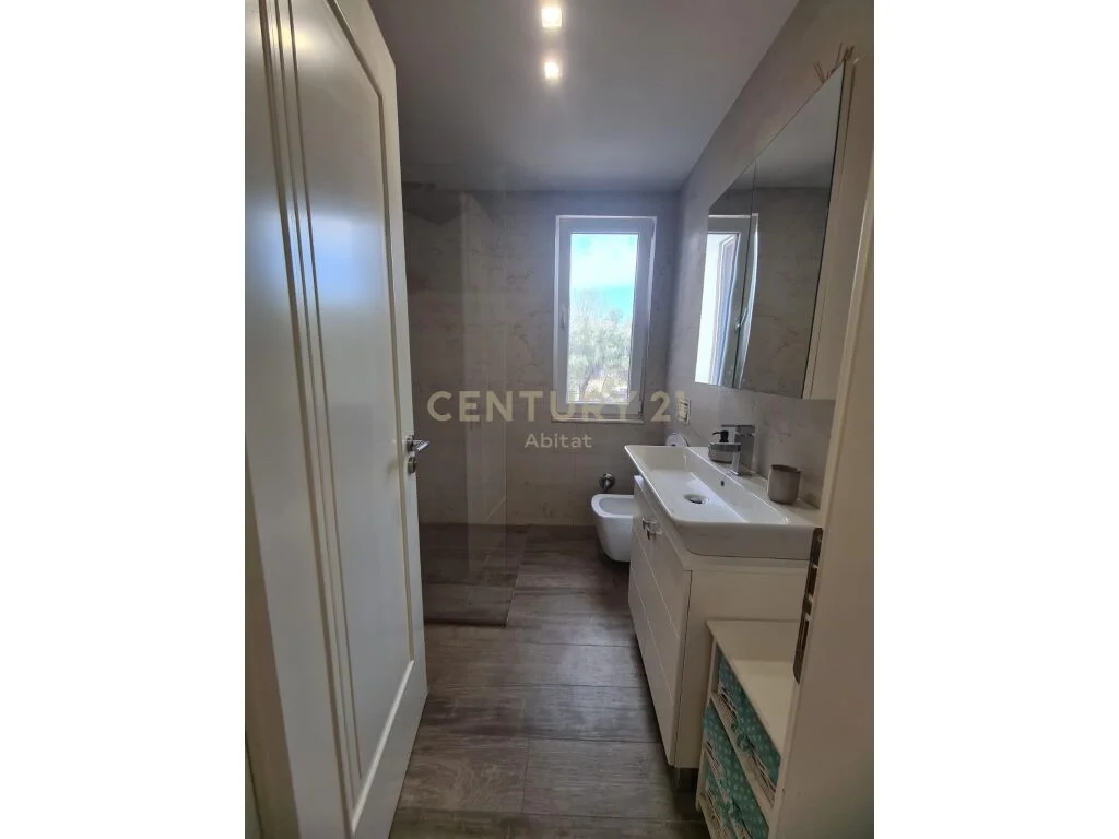 KOPSHTIT ZOOLOGJIK, JEPET ME QIRA APARTAMENT 3+1+2