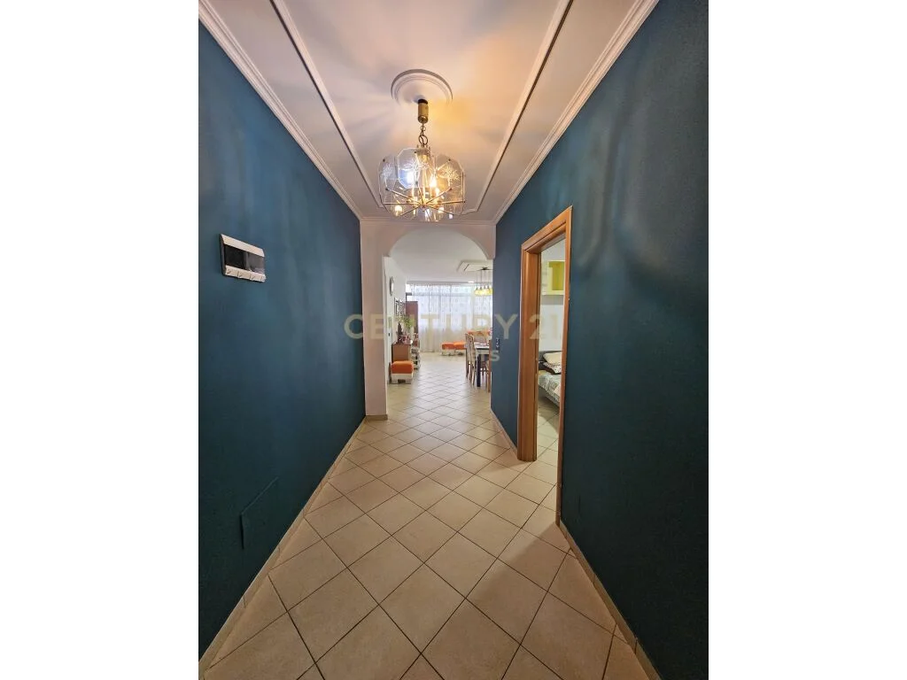 SHITET APARTAMENT 3+1+2 TE RRUGA E KAVAJES