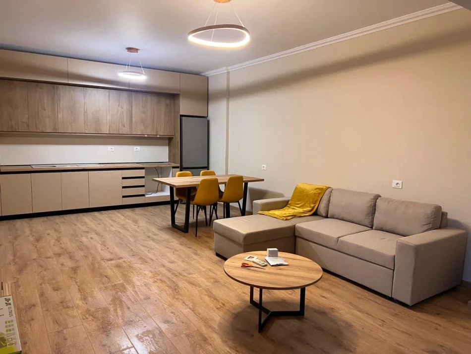 Shqiperi, jepet me qera 1+1+Ballkon , 599 € 