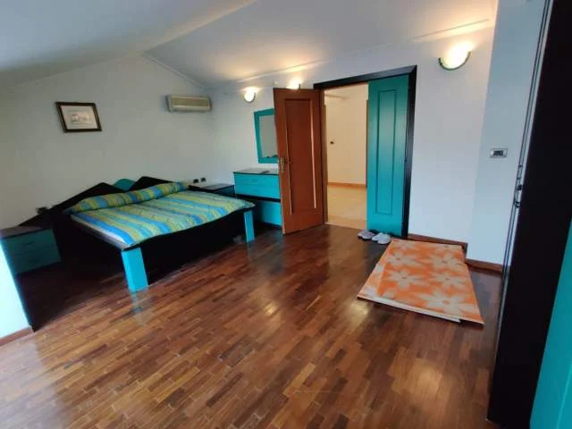 Tirane, shes Penthouse 3+1+BLK Kati 12, 459 m² 300.000 Euro (Blloku)