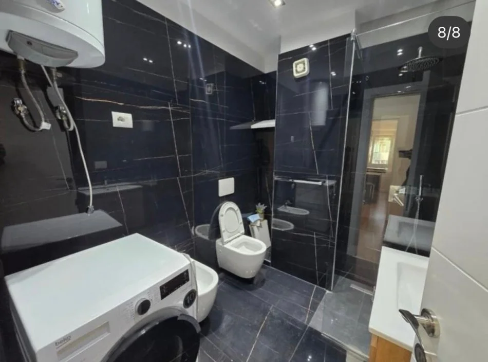 Tirane, shitet apartament 2+1+Ballkon Kati 7, 115 m² 259.000 € (komuna e parisit)