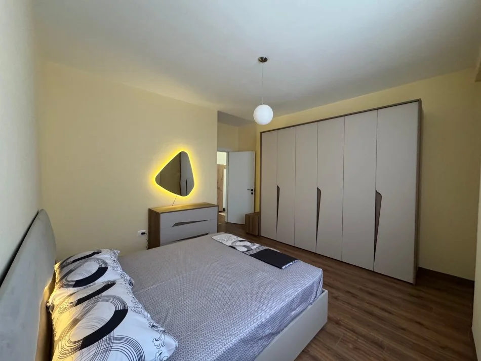 Tirane, jepet me qera apartament 2+1 Kati 5, 89 m² 650 € (Paskuqan)