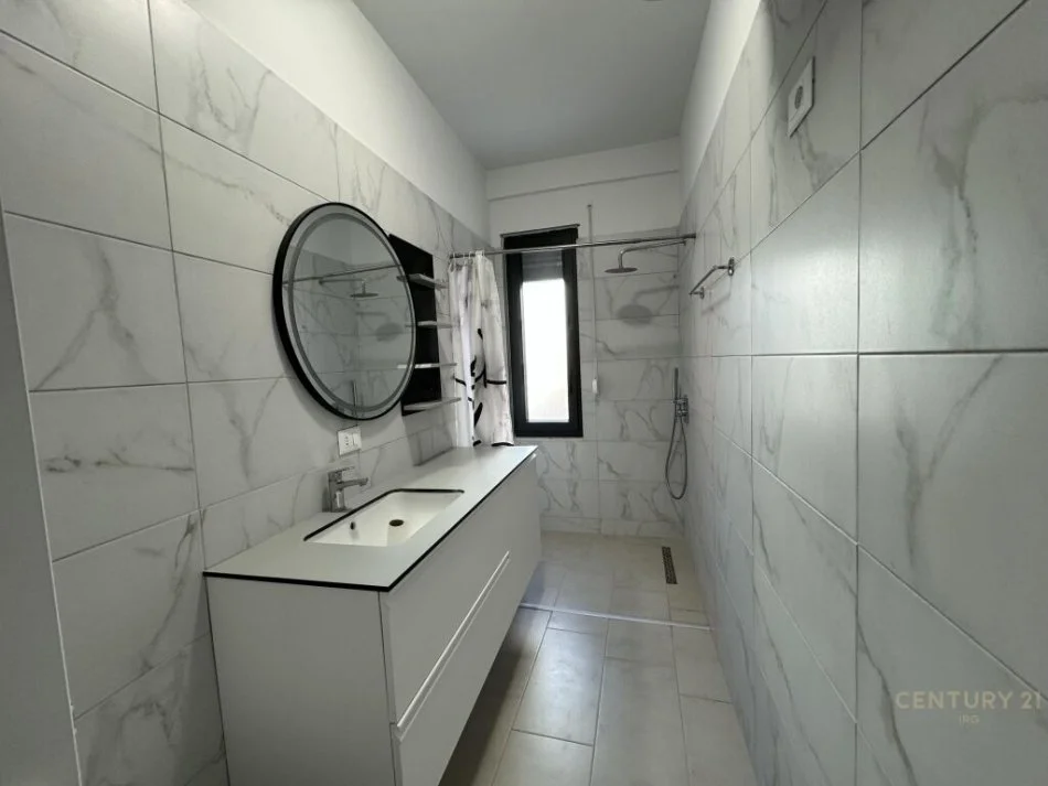 JEPET ME QIRA APARTAMENT 2+1+POST PARIMI TEK KODRA E DIELLIT !