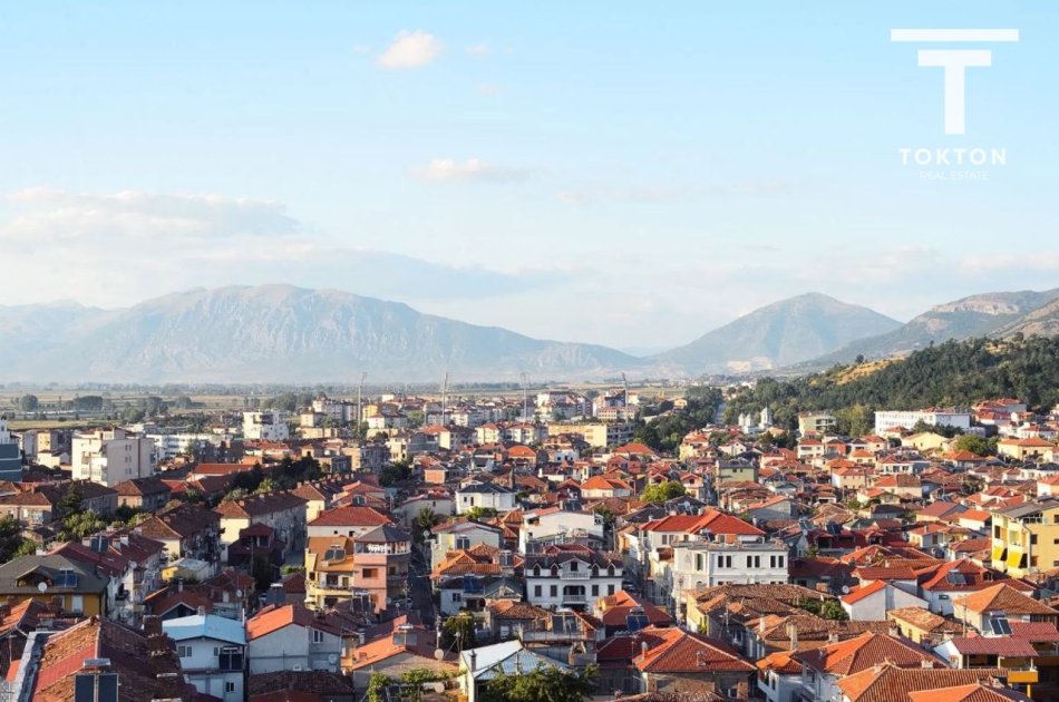 Korce, shitet truall , 12.602 m² 900.000 € (Zemblak, Bashkia Maliq, Qarku Korçë, TT 2048)