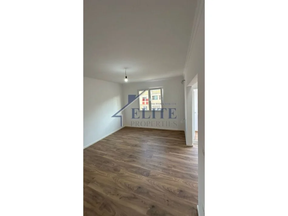 Tirane, shitet apartament 2+1 Kati 4, 75 m² 148.000 € (Rruga e Kavajes)