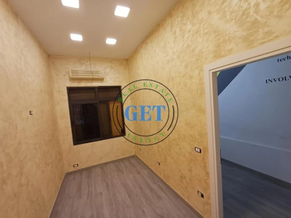 Durres, jepet me qera zyre Kati 2, 100 m² 1.000 € (Bulevardi Kryesor)