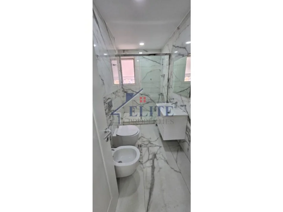 Tirane, shitet apartament 2+1+Ballkon Kati 3, 83 m² 158.000 € (Globe, Rruga e Kavajes)