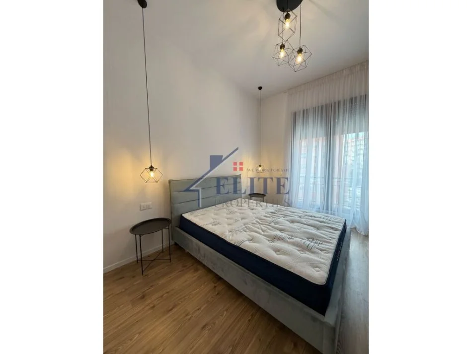 Tirane, jepet me qera apartament 1+1+Ballkon Kati 3, 78 m² 700 € (Kompleksi Delijorgji)