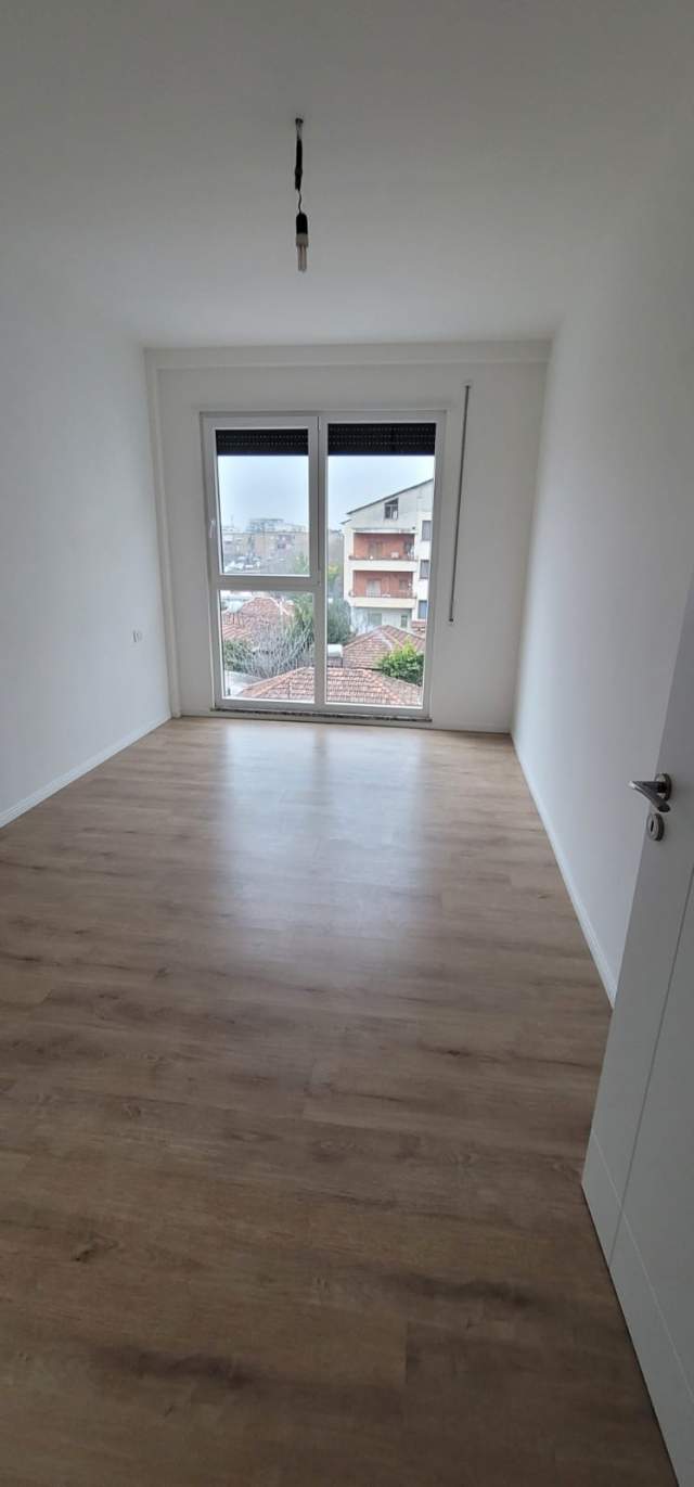 Tirane, jepet me qera apartament 2+1+BLK Kati 3, 98 m² 450 Euro (Rruga Ali Demi)