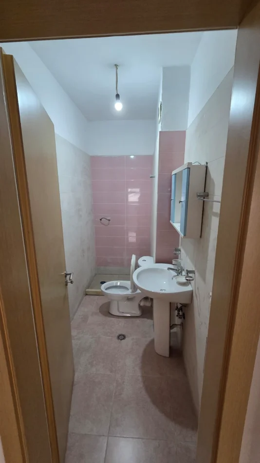 Tirane, shitet apartament 2+1 Kati 3, 116 m² 165.000 € (Pranë Amerikan 3)