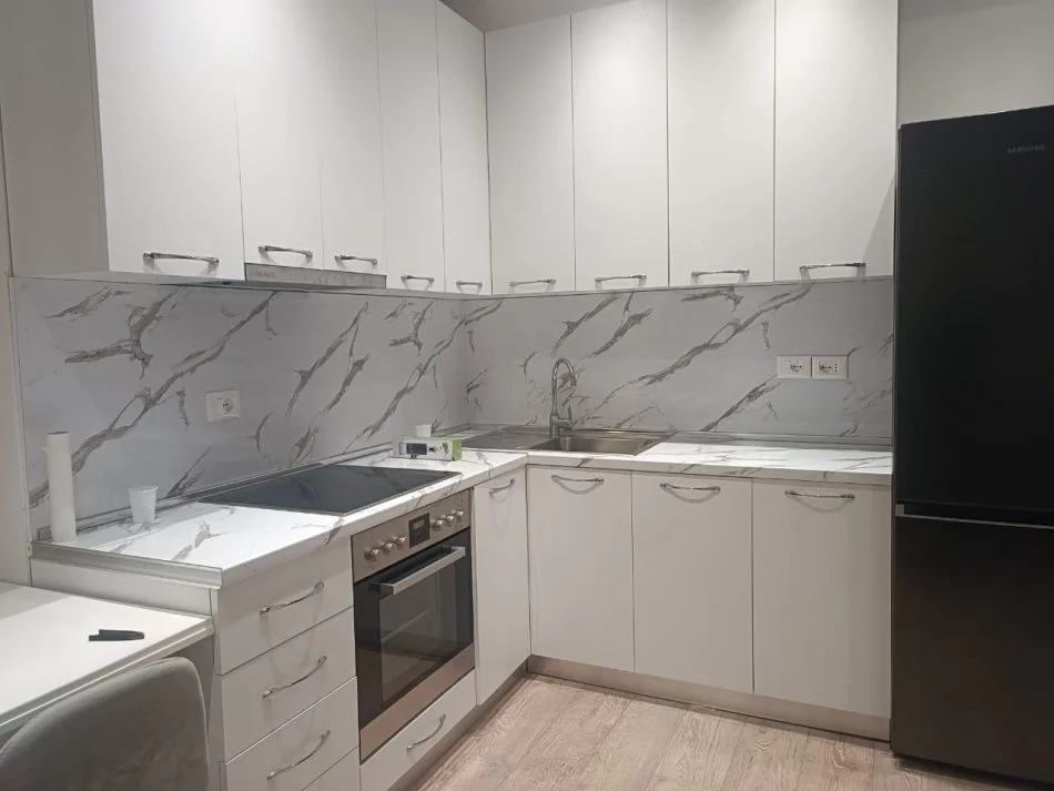 Tirane, jepet me qera apartament 2+1 Kati 3, 650 € 