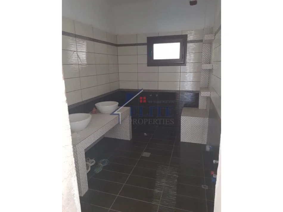 Korce, shitet Vile Kati 2, 346 m² 270.000 € (Korce)