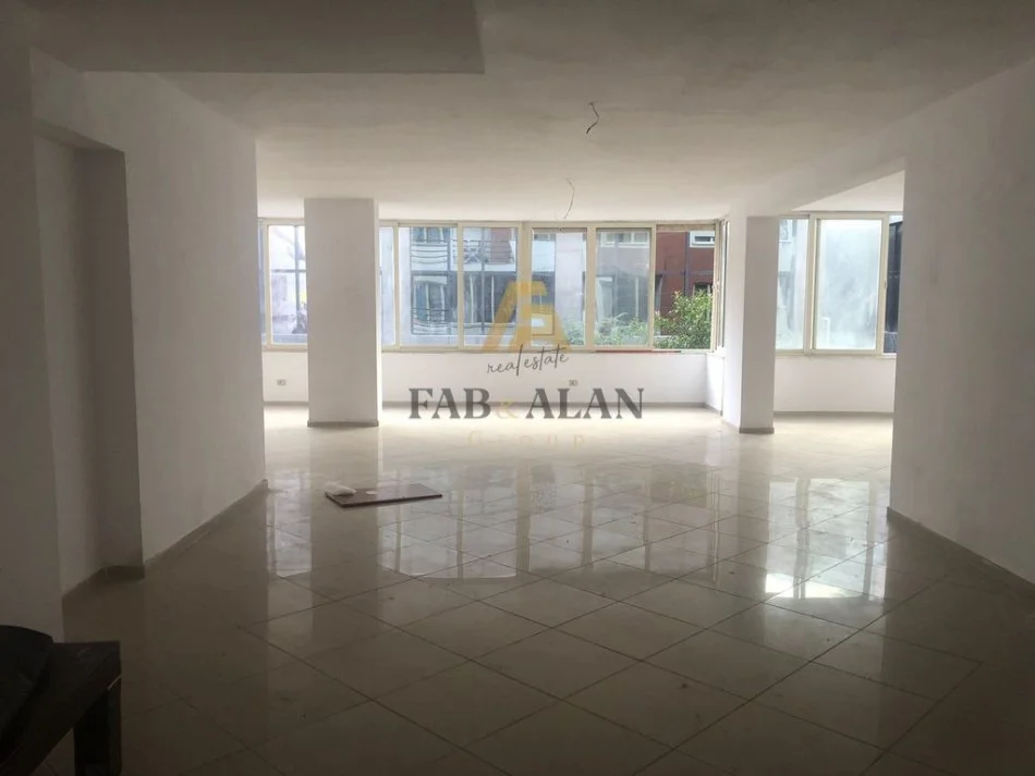 Tirane, jepet me qera ambjent biznesi Kati 1, 160 m² 500 € (Kamez)
