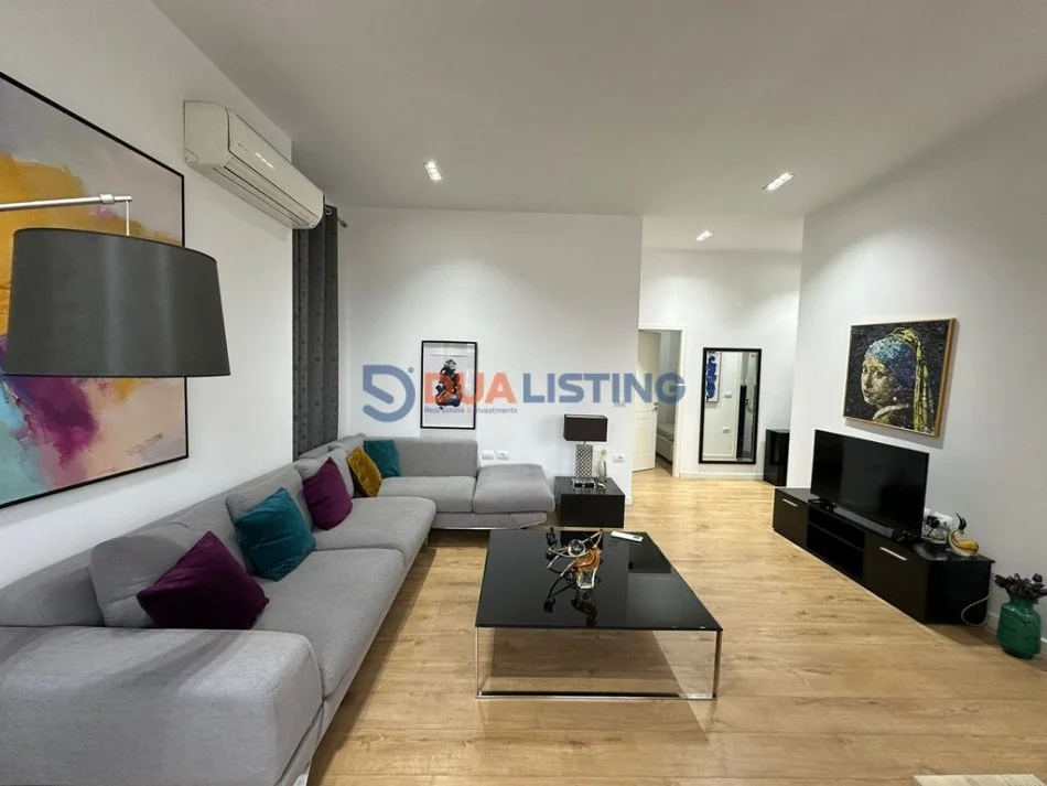 Tirane, jepet me qera apartament 2+1+Ballkon Kati 7, 110 m² 800 € (Rruga e Kavajes)