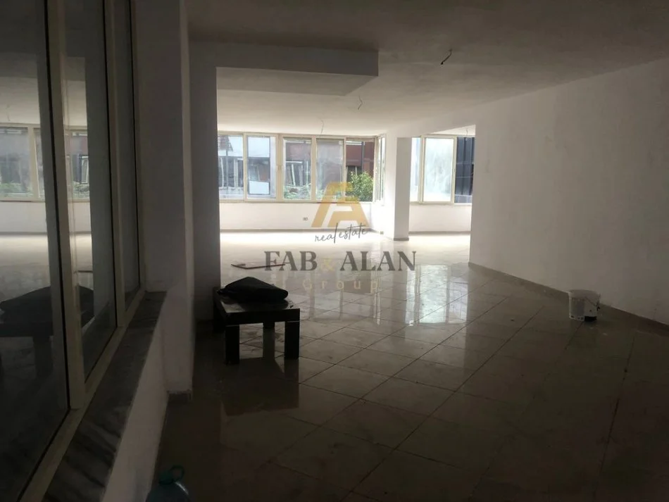 Tirane, jepet me qera ambjent biznesi Kati 1, 160 m² 500 € (Kamez)