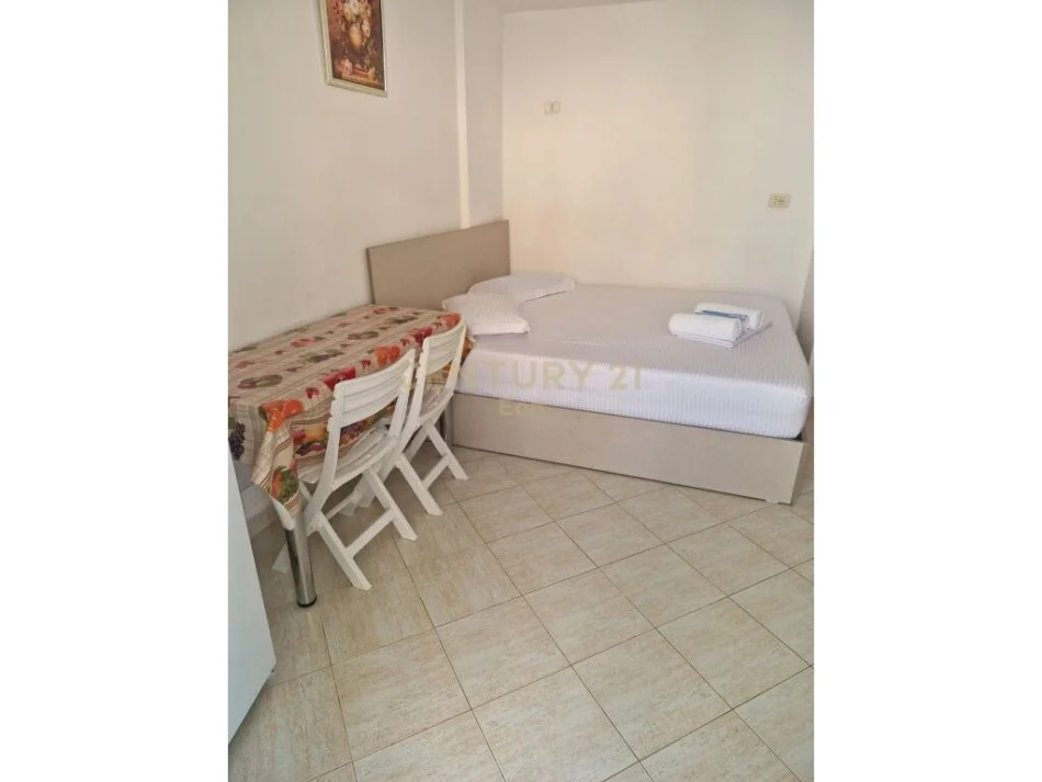 Shitet ne Golem prane detit apartament 2+1 me oborr!