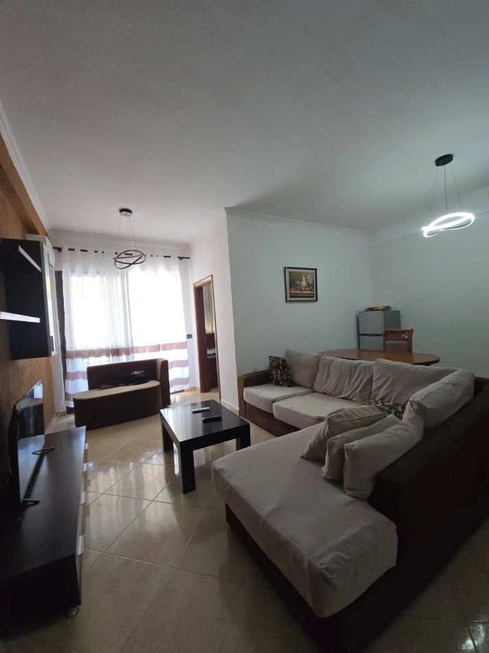 Tirane, jepet me qera apartament 2+1+Ballkon Kati 8, 80 m² 500 € (Nela 6)
