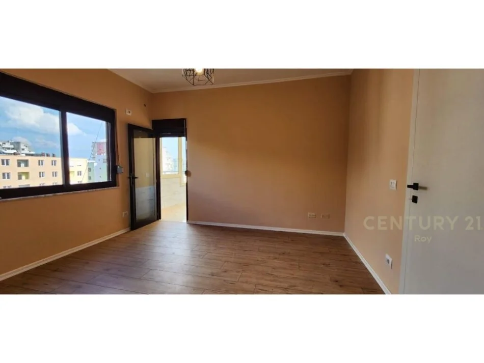 SHITET APARTAMENT 1+1 TEK ISH RAJONI I POLICISE NE DURRES !!!