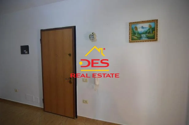 Vlore, jepet me qera apartament 1+1+Ballkon Kati 3, 70 m² 300 € (Rruga Murat Tërbaçi)